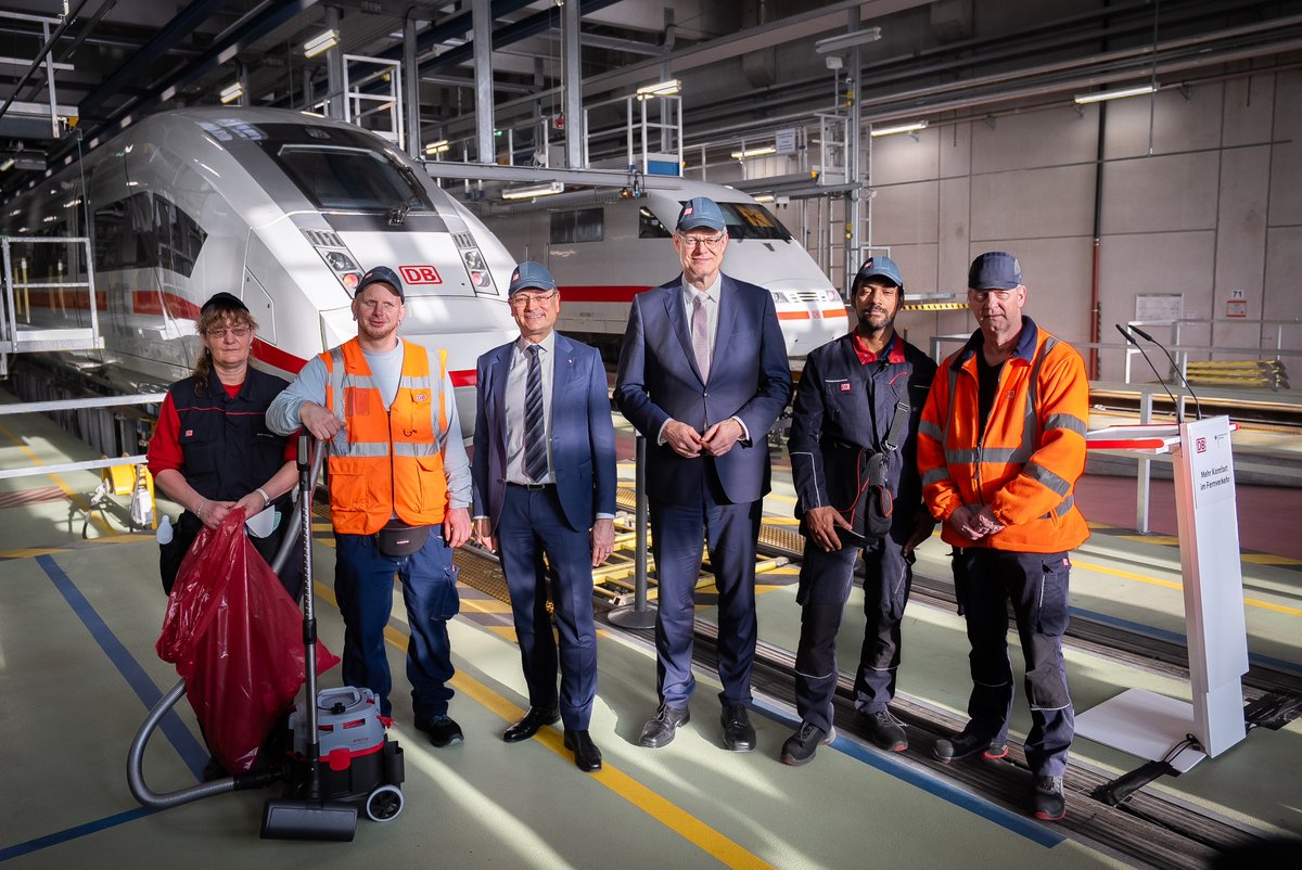 BMV's tweet image. 🚄 Mehr Komfort für alle, die #Bahn fahren! Das neue Sofortprogramm bringt:
✨ Doppelt so viele Reinigungskräfte für mehr Sauberkeit in den Zügen
🥐Verbesserte Bordgastronomie
🔧Schnelle Reparaturen durch mobile Teams