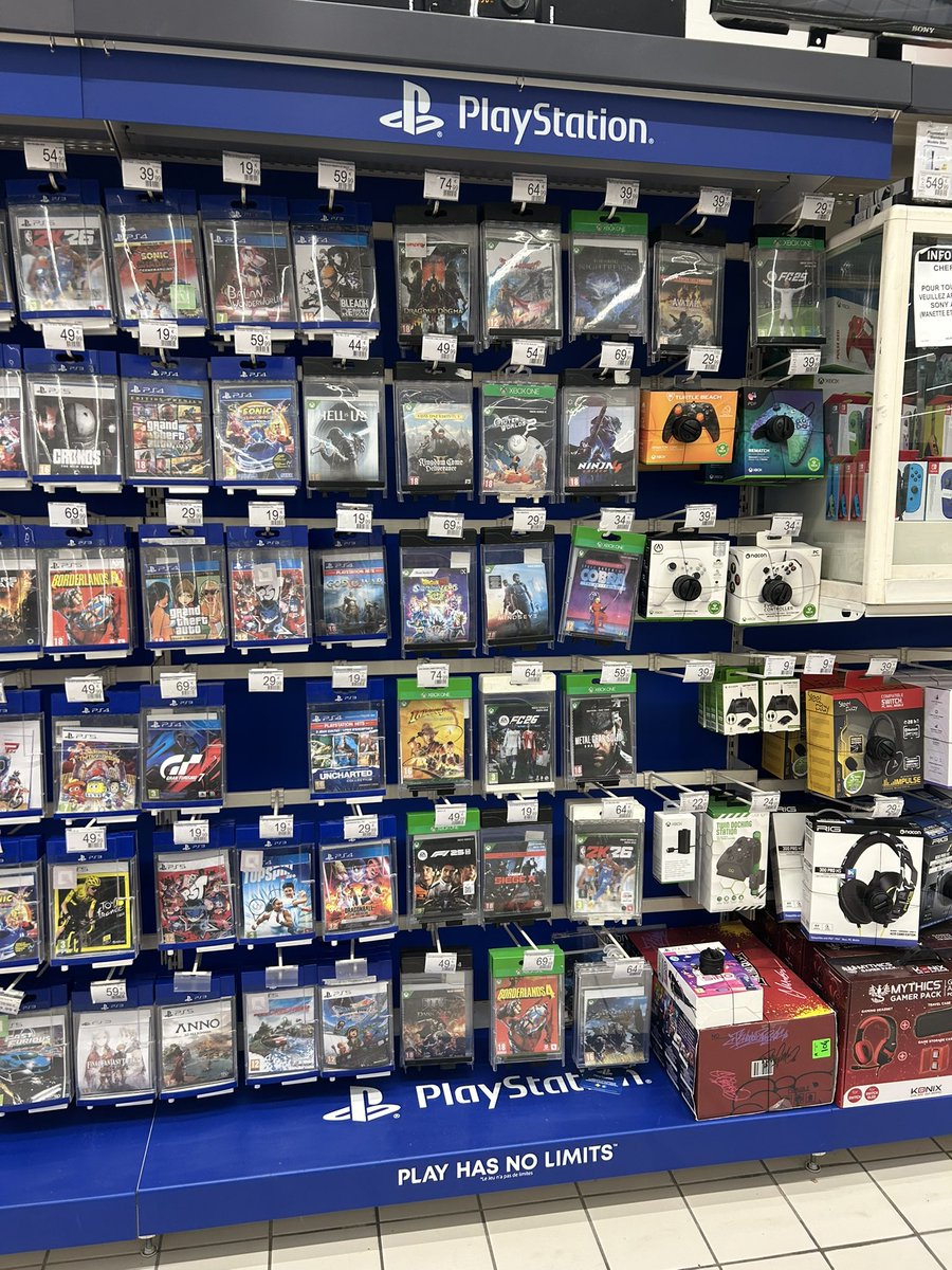 Le TRÈS impressionnant rayon Xbox de mon Auchan 👌