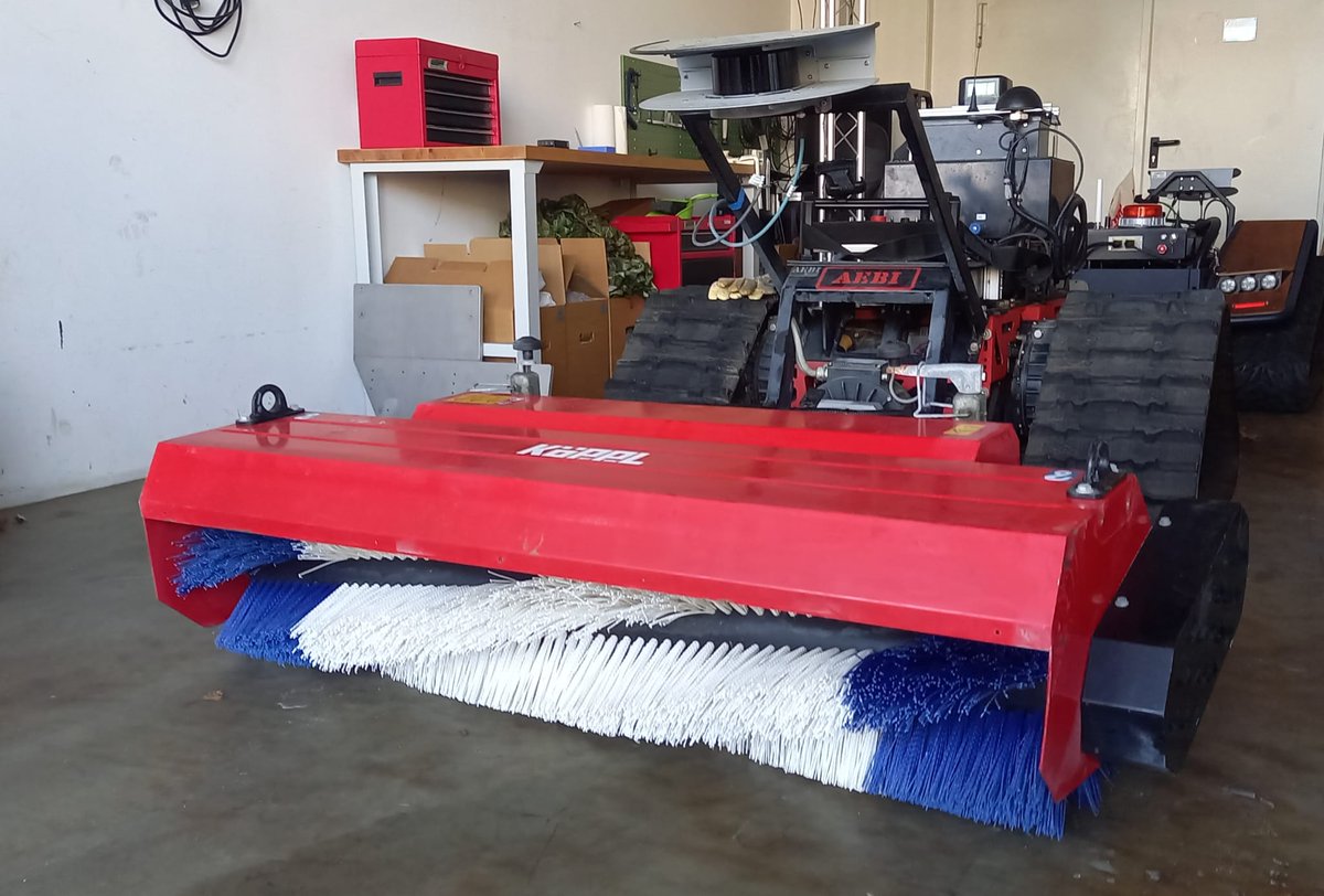 robotmakersgmbh's tweet photo. Yesterday, we picked up our machine at Fraport after an exciting eval period in winter services ⛷️ 
The automation approach designed for small highly sensitive areas was a great success 🦾
Thanks for the insights into this domain - eager to roll out 🤩 https://t.co/j51VB9SajU