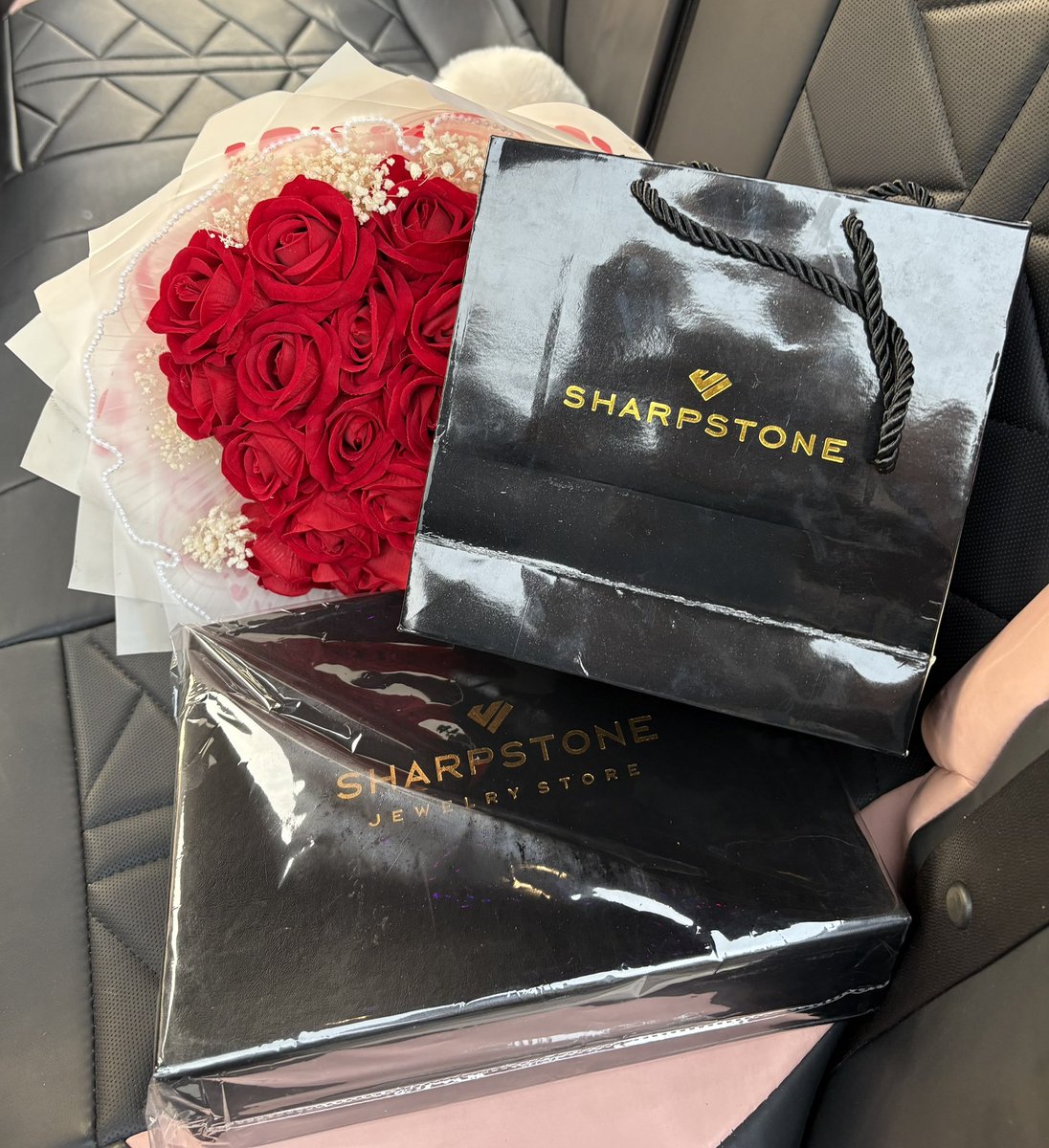 I drove to Sharpstone in Lekki yesterday and bought two D VVS1 moissanite necklaces and a 2.0ct Sweetheart–Lenon in 18kt solid gold.

Spent heavy.
Went home.

I started making money at a very young age, and one of the biggest lessons I’ve learned is how easy it is to lose touch