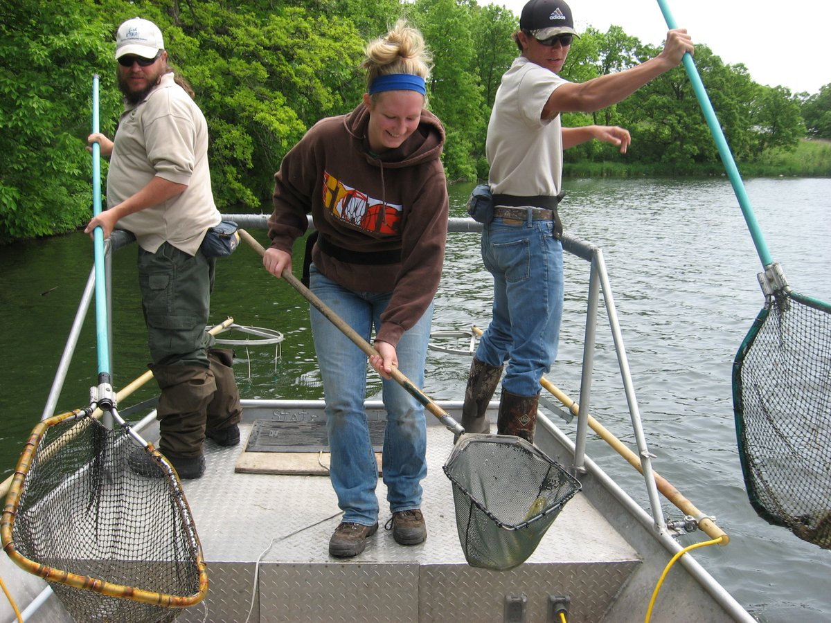 WinnebagoCCB's tweet photo. In addition, the Board is also looking for summer help to assist with various projects at our county parks and wildlife areas this year. This is full-time, summer employment. You must be 18 years old and, preferably, working towards a college degree in an outdoor-related field. https://t.co/Y0s5W5voNF