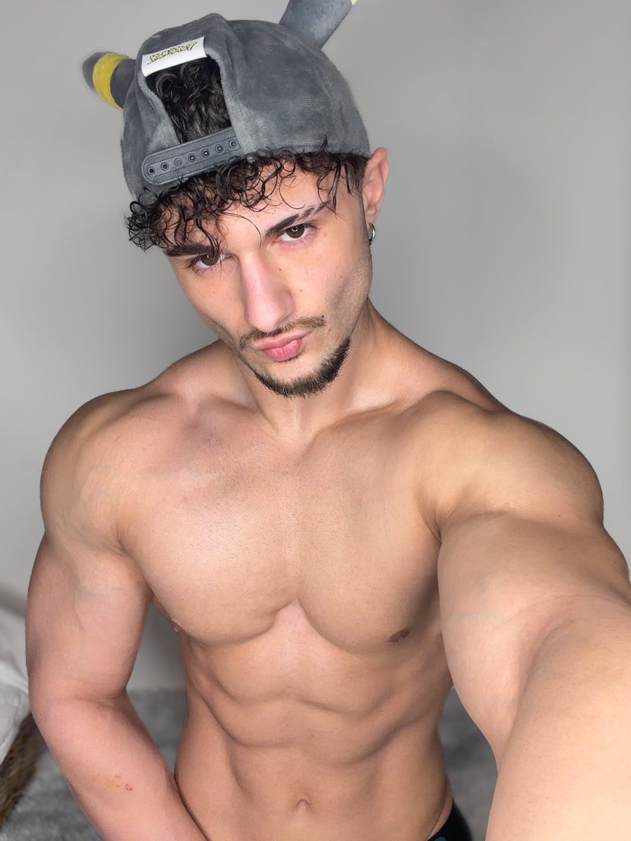 Dark_battt's tweet photo. Gratuit 🤫
Je nvde les 400 premiers qui like et RT ce post 🫣 https://t.co/RrO9ESJUTQ