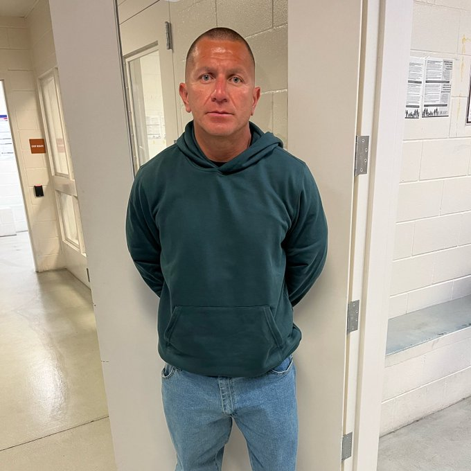 Meet Luis Armando Valdovionos-Valenica, an illegal alien, a convicted m*rderer, and an MS-13 gang member from Mexico.

He was just arrested by ICE in Los Angeles.

This is the kind of person Democrats want to protect in their "sanctuary cities."