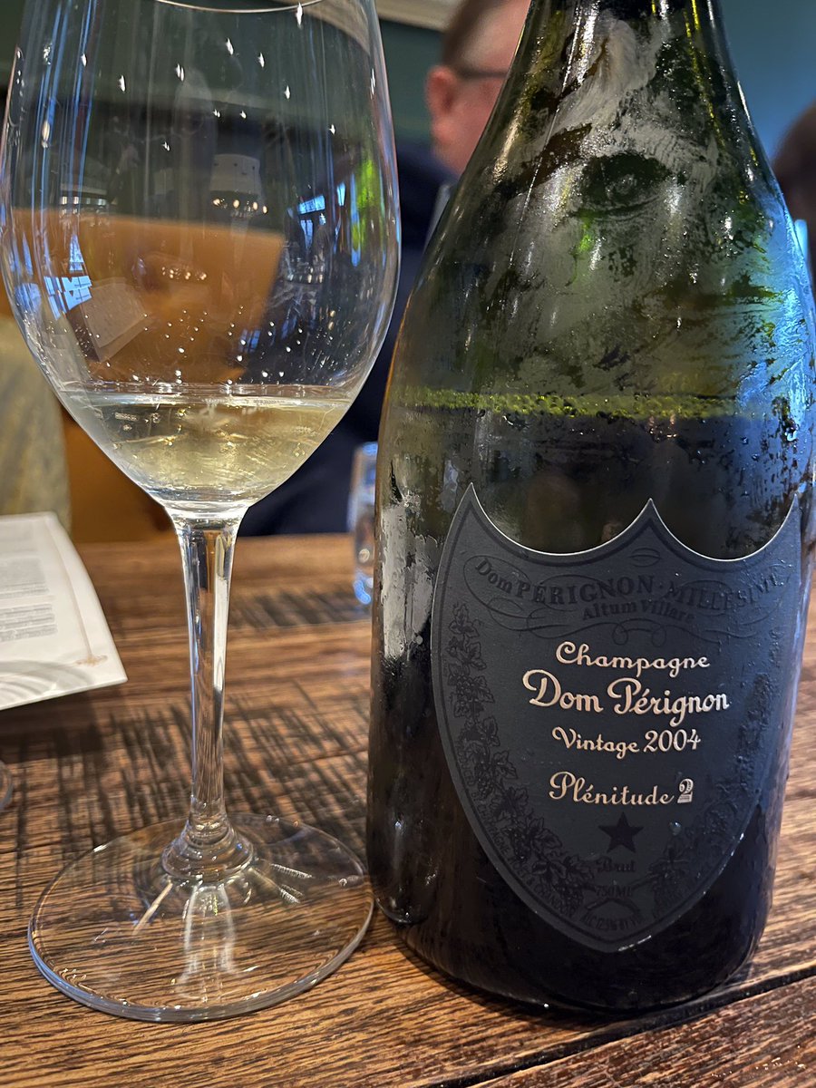 BordeauxGuru's tweet photo. Battle of 2004 vintage #Champagne @Krug vs Dom Perignon P2. Very different in style. More ethereal and gossamer like for Dom, but headier and more toasty and full for Krug. Both excellent. Dom great on its own but Krug with food very fine. #Chardonnay #Pinot #wine https://t.co/SCJ7FgPbdA