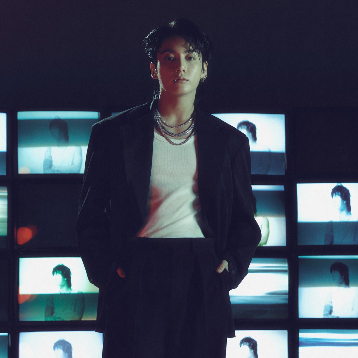 koreansales_twt's tweet photo. ‘GOLDEN’ by #JungKook re-enters the top 200 on the Worldwide iTunes Album Chart at #18. https://t.co/dDkOibIXGg