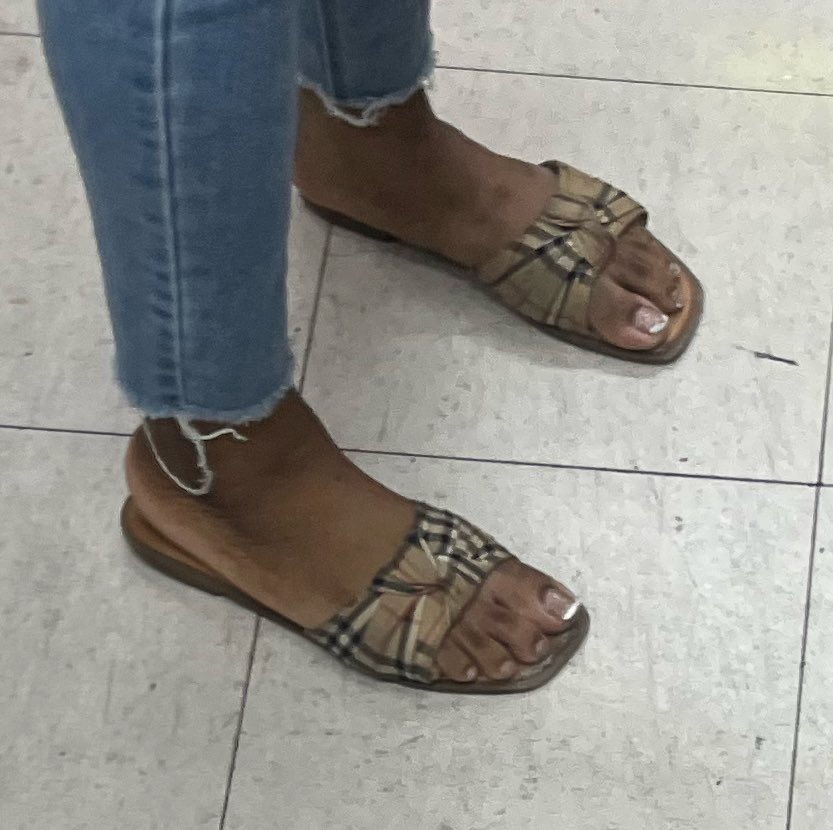 BestFootGallery's tweet photo. spanish mami #candidfeet https://t.co/shtt9pdJXc