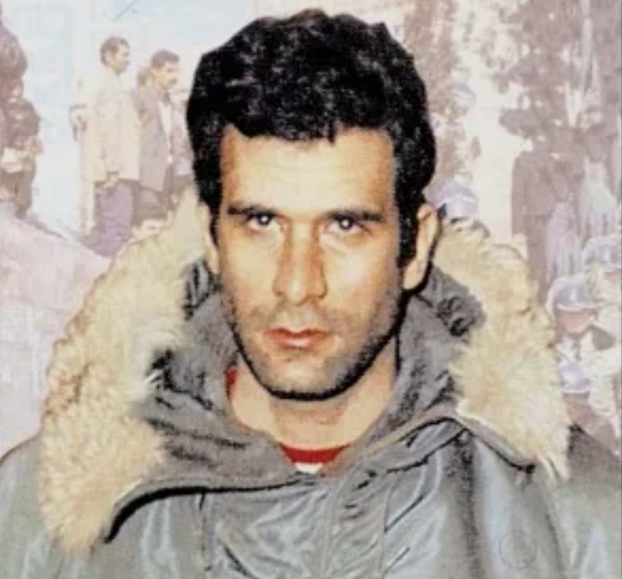 -- Vatan, onu parsel parsel satanların değil, uğrunda darağacına gidenlerin vatanıdır✌️
#DenizGezmiş79Yaşında
#28Şubat1947