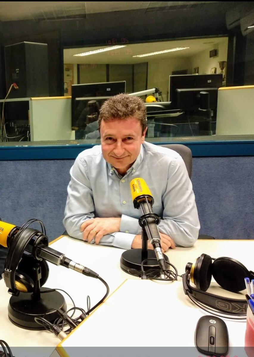 La Medalla de la Paeria de #Lleida al Mèrit Esportiu ha estat concedida, a títol pòstum, a l’enyorat i estimat periodista esportiu lleidatà Dani Horcajada Badia #DaniBadia.
El seu llegat al periodisme i a l’esport de casa perdura.
Sempre present, amic.