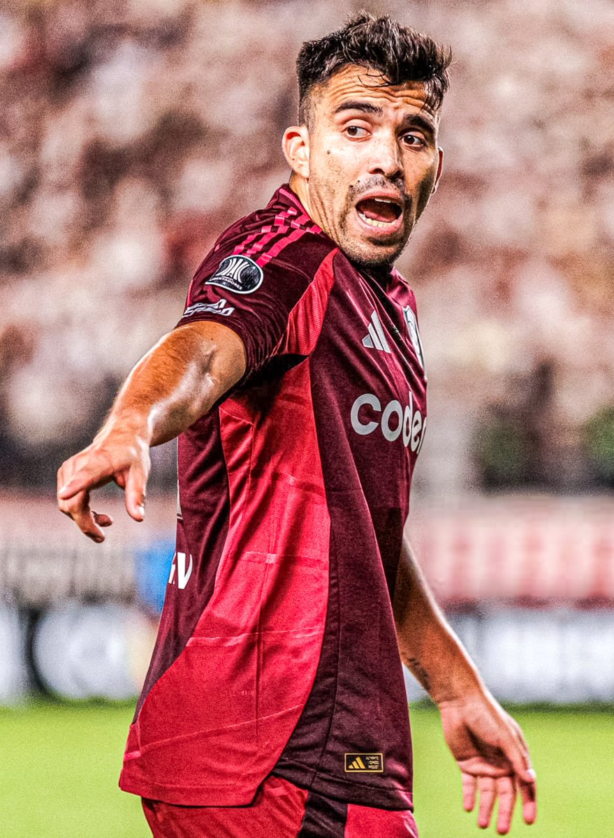 lauti_rioss's tweet photo. Con Acuña tiene que pasar que entre a los últimos 5 minutos de un partido de local, sea reprobado e insultado por los hinchas y acto posterior volverse a Ferro porque en River no es nadie y el mundial importa poco si en River no transpiras un carajo. https://t.co/jvSyL7Qr6x
