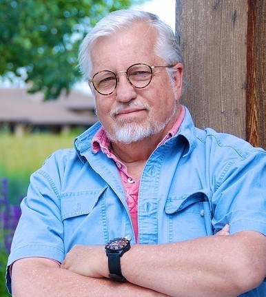 _DavidMorrell's tweet image. My dear friend &amp;amp; incomparable author Dan Simmons died Saturday from a stroke at age 77. He defied  literary norms, exploring historical fiction, horror, crime &amp;amp; other genres. His must-read titles include THE SONG OF KALI &amp;amp;  HYPERION. He was one of a kind.
dignitymemorial.com/obituaries/lon…