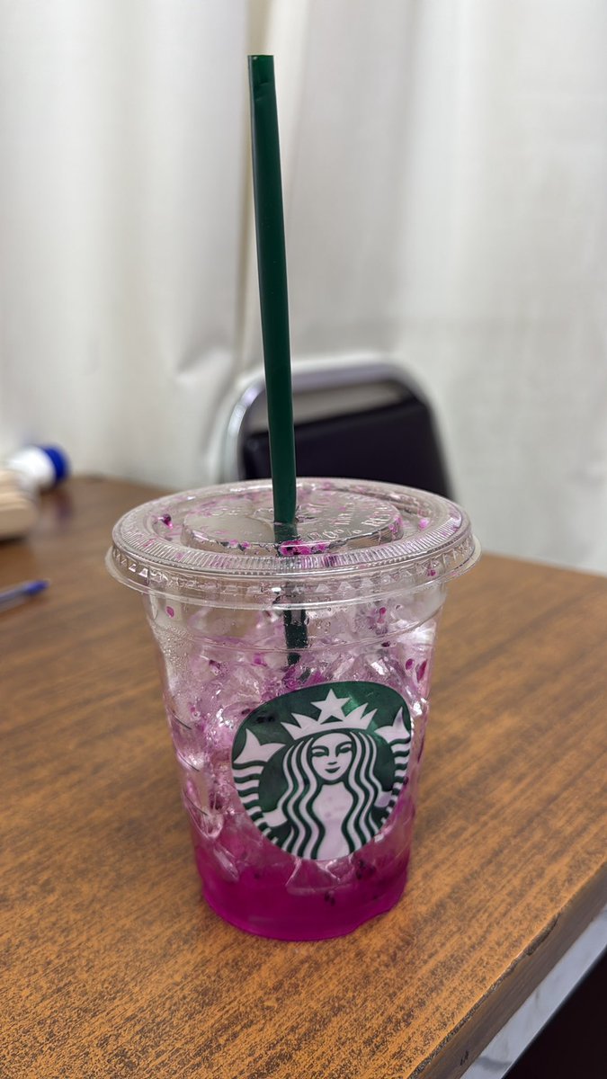 AlejandroCeGa's tweet photo. No que un México sin hambre Claudia ! Así las cosas, la mayoría de hielo ya lo había notado pero pa saber ! Y se nos quite comprar en @Starbucks https://t.co/bW8FGQSldK