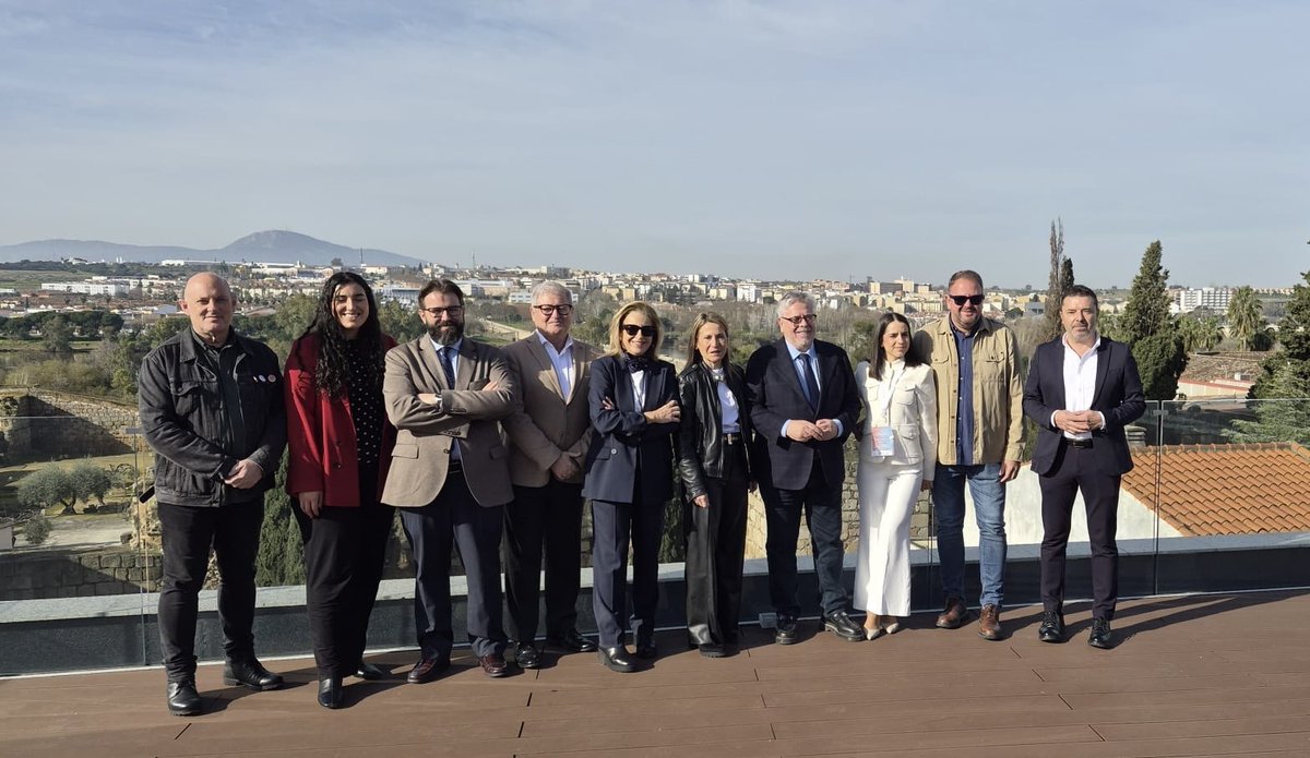 NachoSAmor's tweet photo. Gracias @Equipo_Europa por invitarme a ser parte de la IV Olimpiada 🇪🇺 en Extremadura.

Enhorabuena a todos los jóvenes que habéis participado por vuestro talento, espíritu crítico y compromiso con nuestro proyecto común.

Así construimos Europa.

💚🤍🖤 https://t.co/zd8iFV7wro