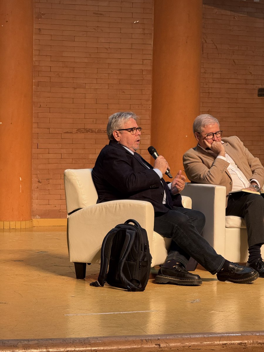 NachoSAmor's tweet photo. Gracias @Equipo_Europa por invitarme a ser parte de la IV Olimpiada 🇪🇺 en Extremadura.

Enhorabuena a todos los jóvenes que habéis participado por vuestro talento, espíritu crítico y compromiso con nuestro proyecto común.

Así construimos Europa.

💚🤍🖤 https://t.co/zd8iFV7wro