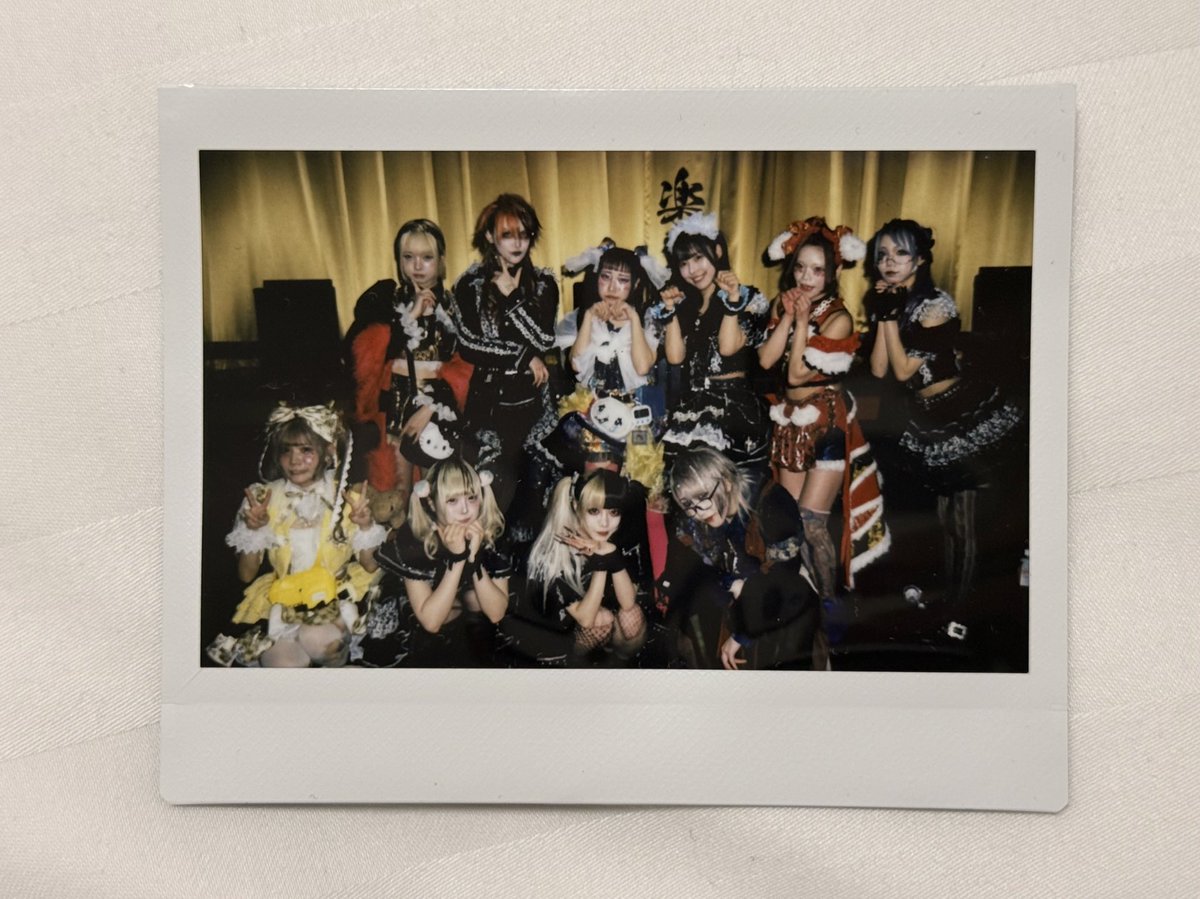 今日のチェキ④ チケット特典のYA'ABURNEE,白黒アリス集合チェキ