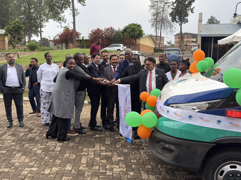 UCmhs's tweet photo. During community outreach and internship programs,UR-CMHS students under a partnership with the human development initiative(HDI) will be able to access services of a new mobile clinic while screening patients especially in rural communities. @Uni_Rwanda @HDIRwanda @RwandaHealth https://t.co/LO73iIBkDS