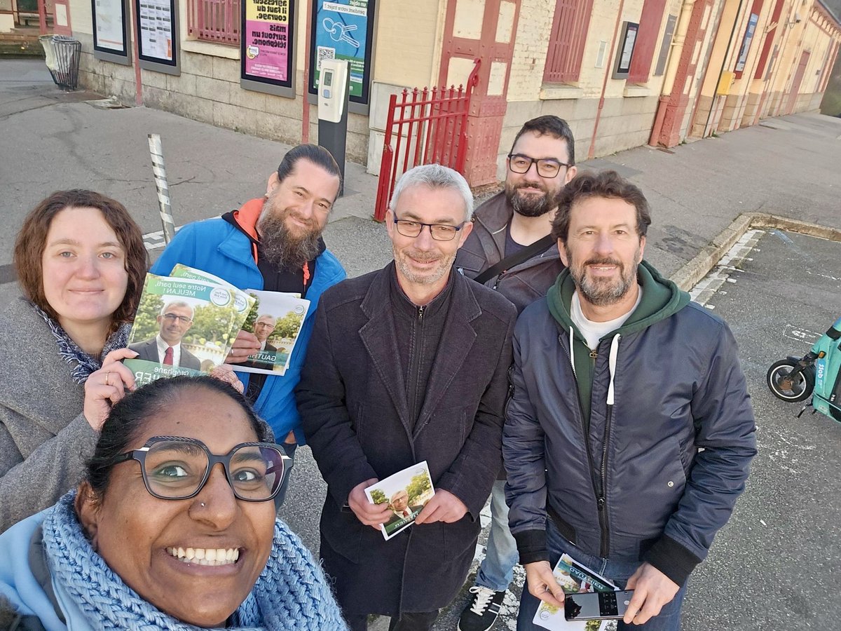 MeulanU's tweet photo. Sur le terrain, notre équipe va à votre rencontre ! 💬
Écouter, échanger, partager nos idées : chaque tract distribué est une occasion de dialogue et d’action pour notre ville.

#meulan #municipales2026 #notreseulpartiMeulan #electionsmunicipales2026 #stephanegauthier
 #Meulan https://t.co/Nk3DN1f5e1