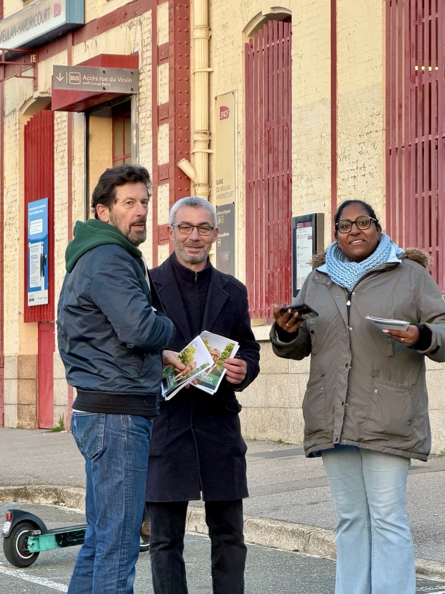MeulanU's tweet photo. Sur le terrain, notre équipe va à votre rencontre ! 💬
Écouter, échanger, partager nos idées : chaque tract distribué est une occasion de dialogue et d’action pour notre ville.

#meulan #municipales2026 #notreseulpartiMeulan #electionsmunicipales2026 #stephanegauthier
 #Meulan https://t.co/Nk3DN1f5e1