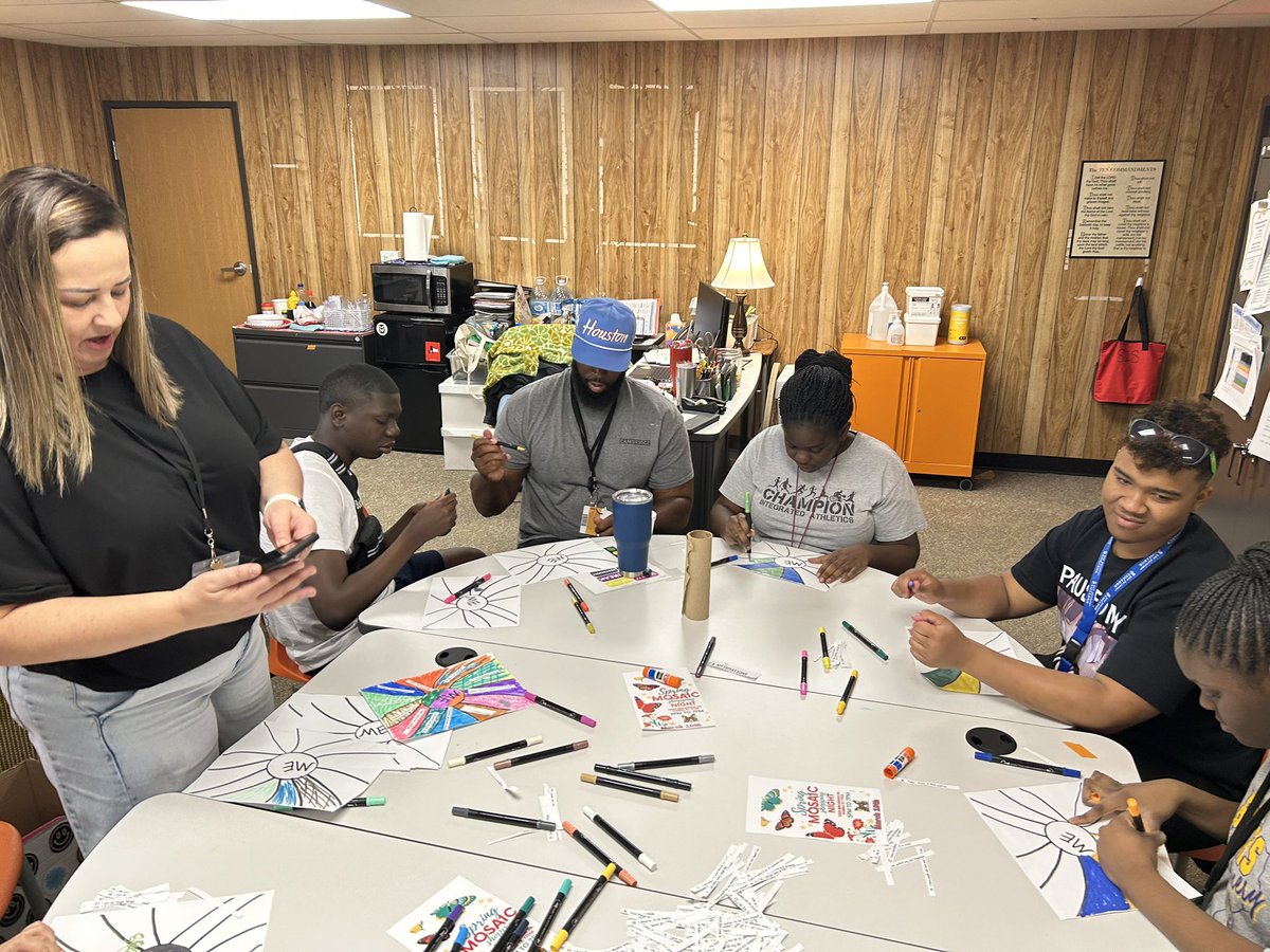 Maria De Veyra tweet media