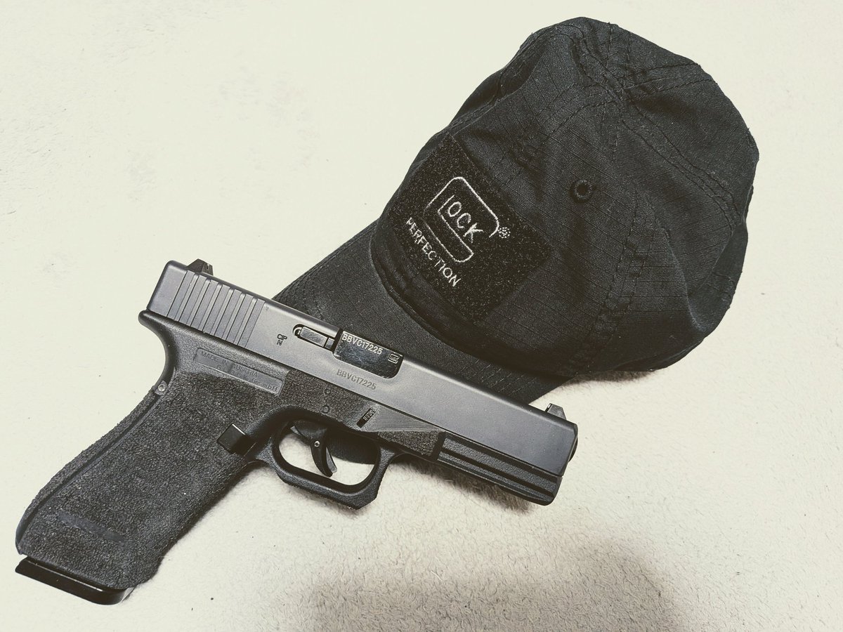 もう５年ほど使っていてさすがにクタクタのスマーホを新しくしたので画像のテスト。ヤマちゃんから貰ったGLOCKに合わせて手に入れました。