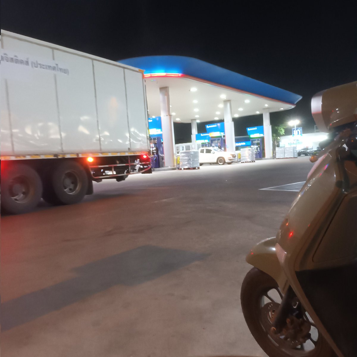 ปุ้น tweet media