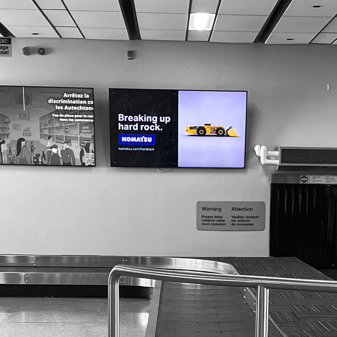 AbconMedia's tweet photo. Takeover mode: ON 🚀

We helped @KomatsuMining dominate the @FlySudbury  Airport with a mix of digital and static media. When you want to reach the mining heart of the north, you go big.

Check out the "descent" mural—a perfect fit for the terminal!

#Komatsu #YSB #AirportAds https://t.co/rB52RYfmBB