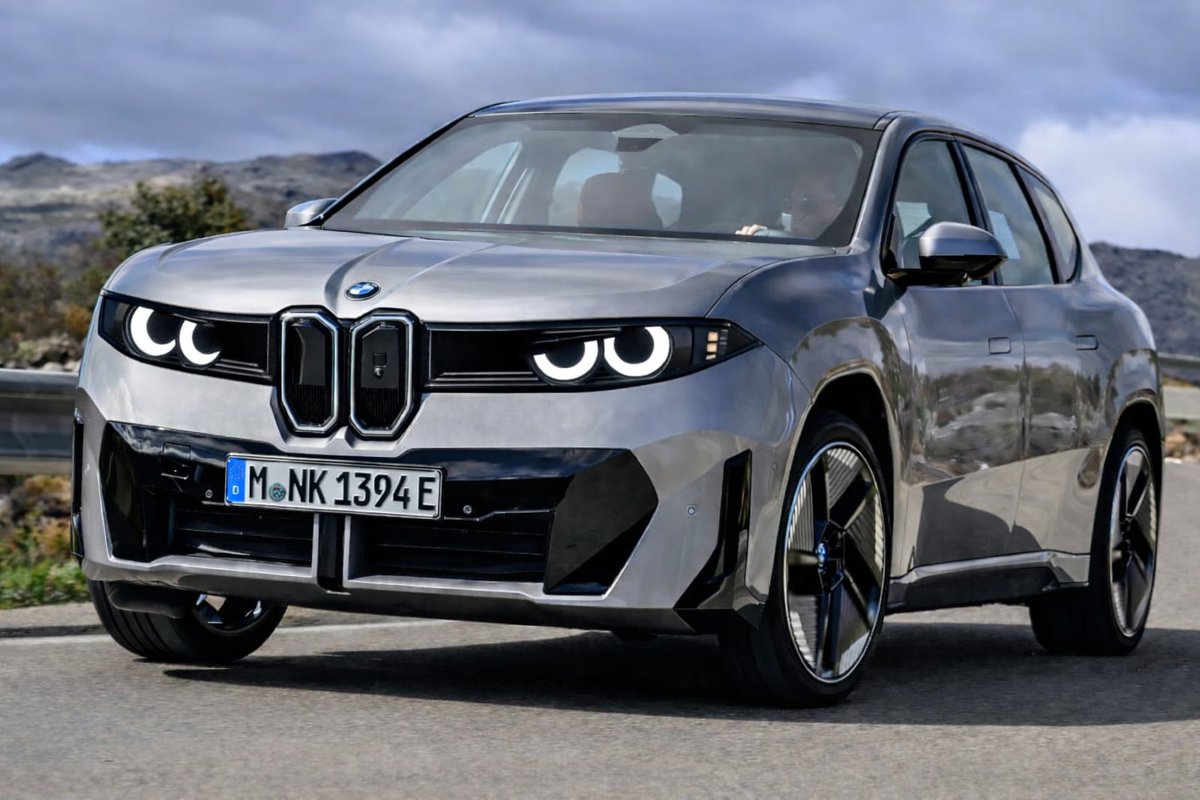 cmry0775's tweet photo. @BMW I wish the headlights stayed round.  Sometihng like this https://t.co/3UXulAqjKW