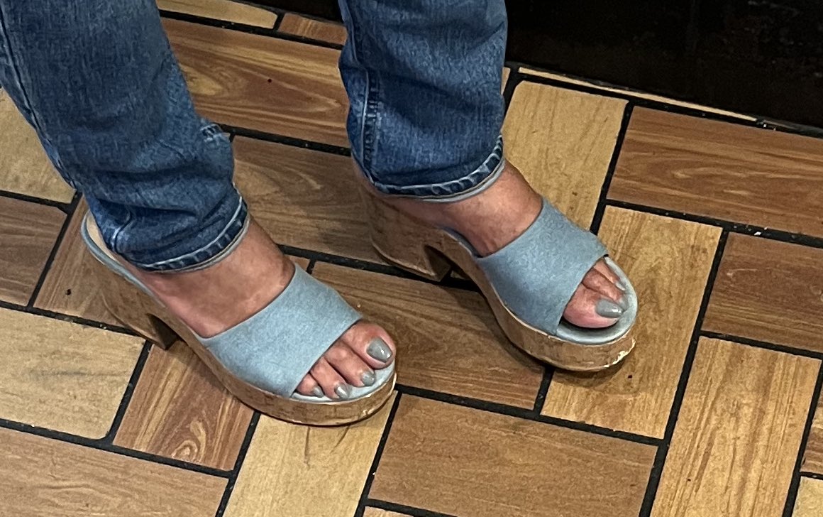 BestFootGallery's tweet photo. mature latina #candidfeet https://t.co/iZtqu8iZSc