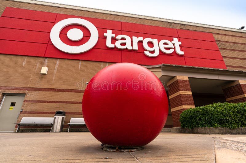 Heatherc_77's tweet photo. MAHA: Target just announced EVERY cereal on its shelves will be synthetic-dye FREE by end of May. 🎯

All national brands have to comply per an Axios Article that dropped today.

No more artificial colors in the entire aisle. Target is the first major retailer to force the change across the board.

@RobertKennedyJr 
@realDonaldTrump