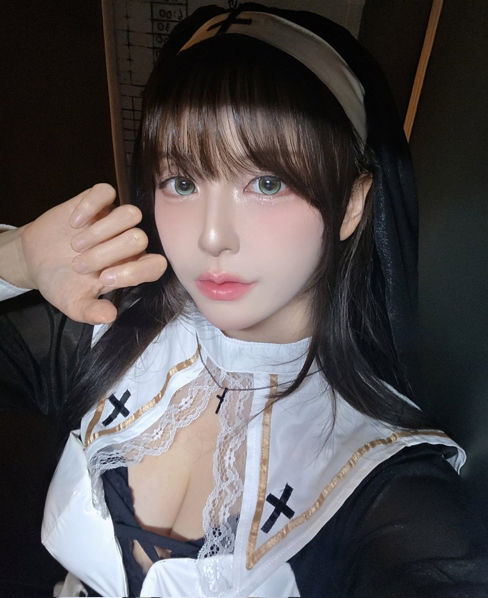 헤라랑같이 
마키마x파워 간호사 블랙버전
바이퍼×헬름 수녀 버전으로 참여합니다
다들 재밌게 놀아보아요💙💙💙