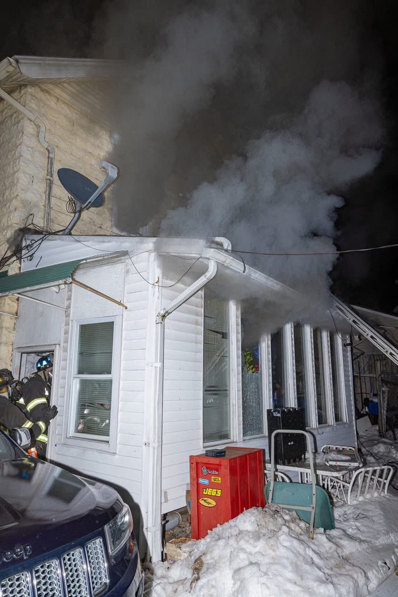 HartfordFire760's tweet photo. 🔥Working Fire 🔥

Last night our members operated at a working fire on #Harbison Ave. The fire was found to be in the basement with extension to the first floor.#HFFLOCAL760 
📸 @squadfirephotos https://t.co/Q1p9Fn5gyO