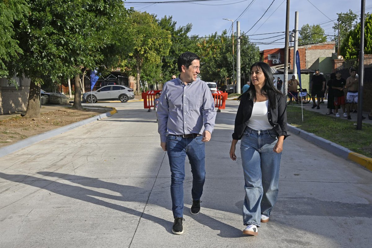 16 cuadras que cambian la vida del Barrio Devoto 🚧📣

En #GrandBourg, el intendente <a href="/Nardini_Leo/">Leo Nardini</a> inauguró la última etapa del plan de pavimentación en el Barrio Devoto: 16 cuadras con pavimento de hormigón y obra hidráulica, financiadas íntegramente con fondos municipales. 

La