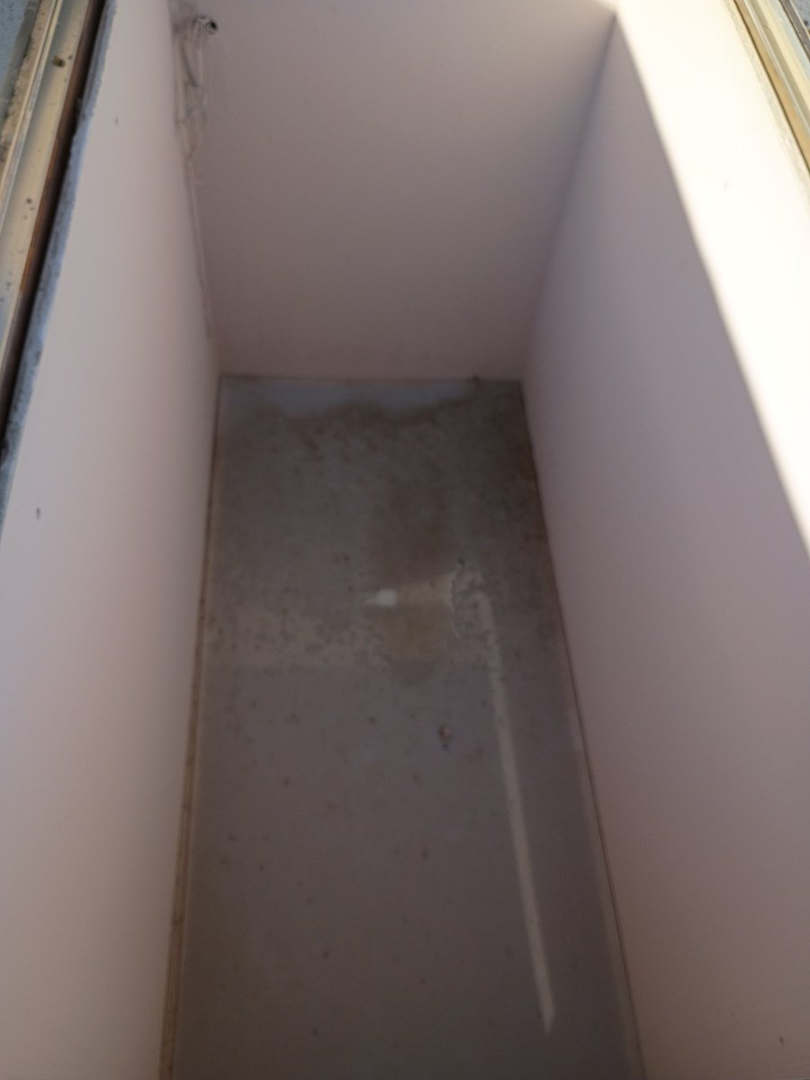 Cake_Kee_'s tweet photo. Replace a crack lens on a skylight 2x4
.and water when on the. Lens in the inside
So am going to have to clean the lens up an put it back in now.
And replace the lens with a new one and put it back together πΈπΈ
#foamroofs
#replaceskylightslens
#nativeroofing https://t.co/TLDpl0AkvF