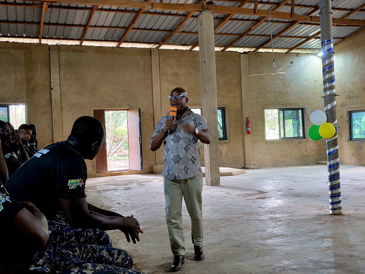 GChamberofMines's tweet photo. 180 police officers have completed specialised training at the Police High Risk Operations Training School in Huhunya under the Mines Support Deployment initiative and will be deployed to member concessions to strengthen mining sector security.#GhanaChamberOfMines #MiningSecurity https://t.co/n7K7XtDDRr