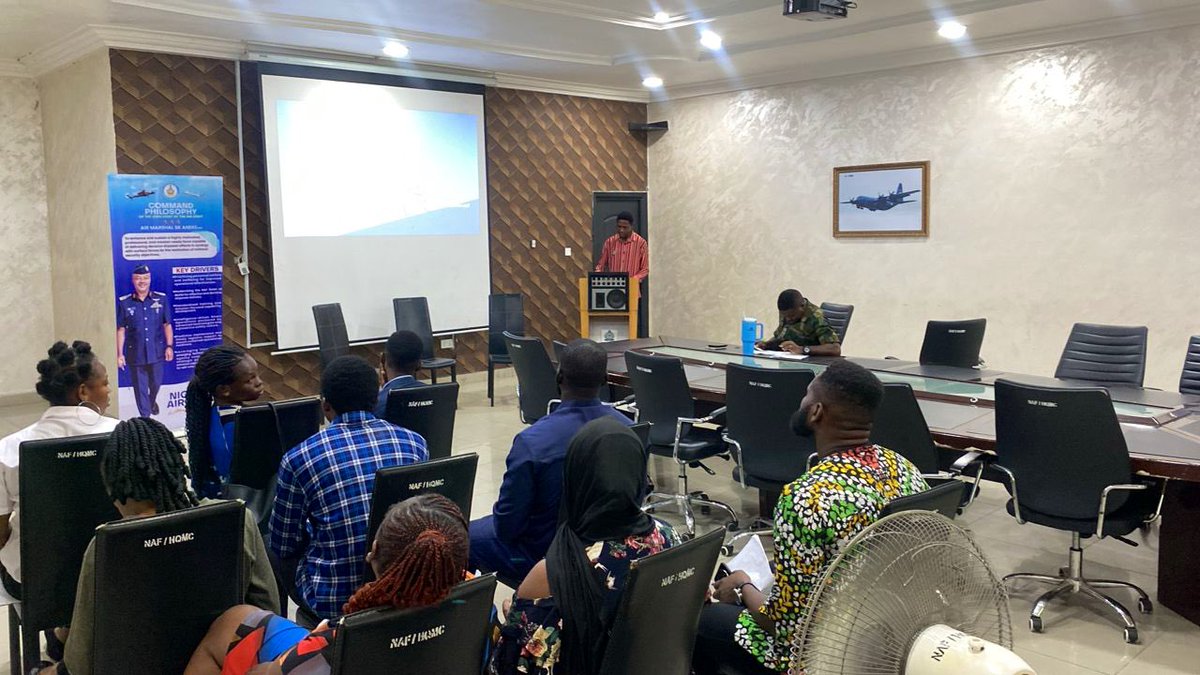 Chamber_Tech007's tweet photo. Addressing leaders of a generation courtesy the Nigerian Airforce. https://t.co/Tgywi0YPob
