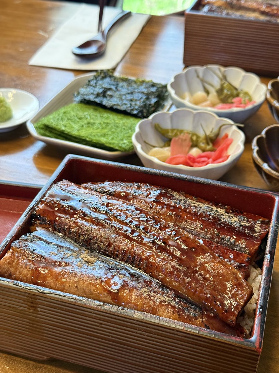 deploy_life's tweet photo. 장어덮밥... 비싸서 그렇지 참 맛있는.. 
요새는 서울에서도 꽤 흔하게 맛있는 장어덮밥을 하는거같아요! https://t.co/AEB4nqqalL
