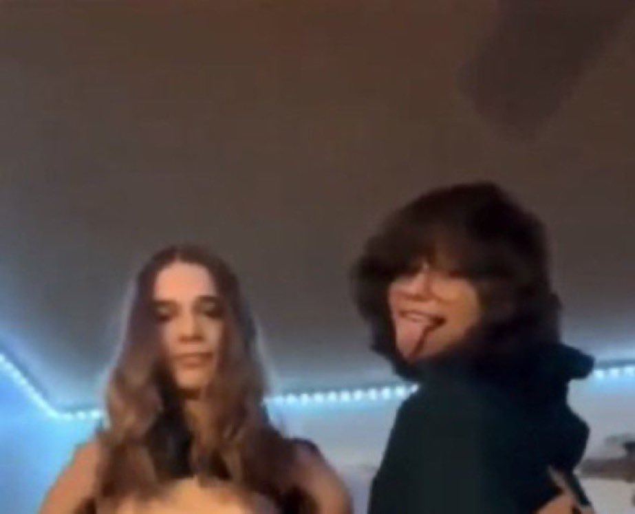 When Bestie comes with a surprise 💎🫢 

A Thread📽