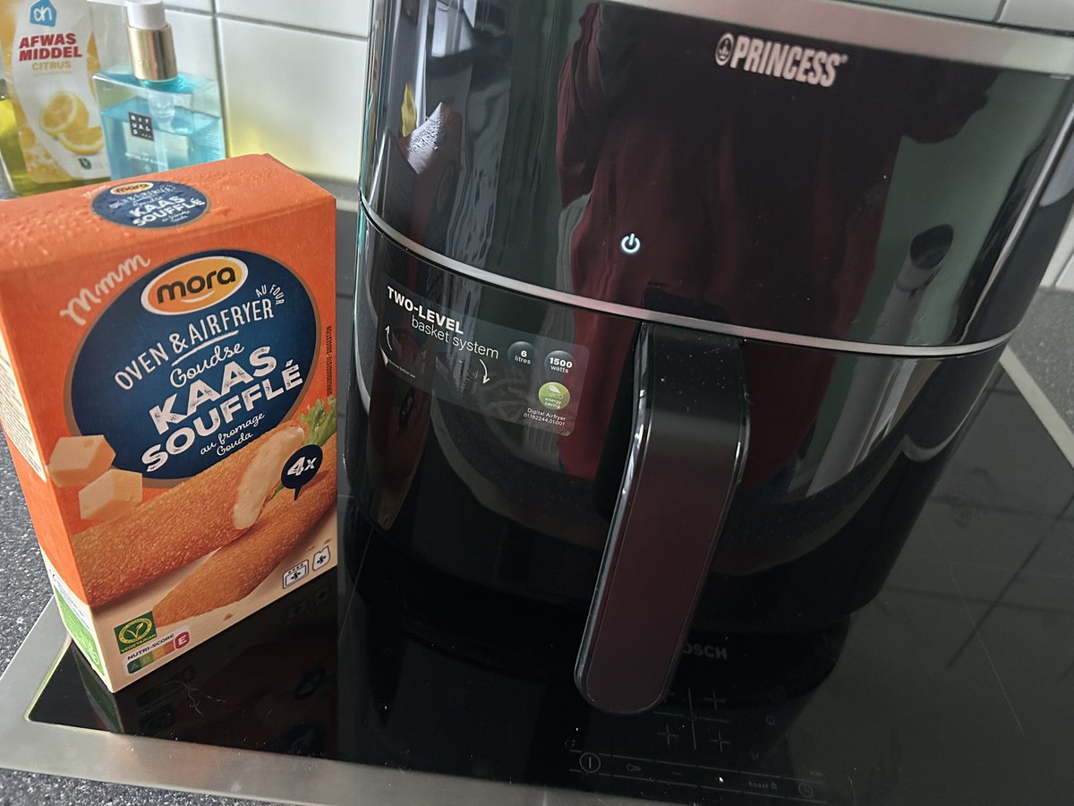 LvAPictures's tweet image. Tij voor weekend en tijd voor vrijdag middag (bijna avond) 😊🤩😋 

#nomnom #weekend #airfryer #honger