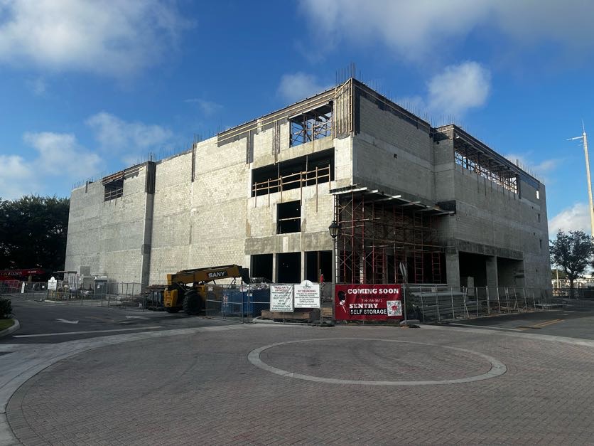 SentryMgmt's tweet photo. Big things are rising in Coconut Creek! 🏗️🌆

Check out the construction of our newest Sentry Self Storage facility—a massive, 5-story, state-of-the-art landmark in the making! Bringing premium storage excellence to the community. 🛡️✨

#SentrySelfStorage #CoconutCreekFL https://t.co/IQsEsAeVqP