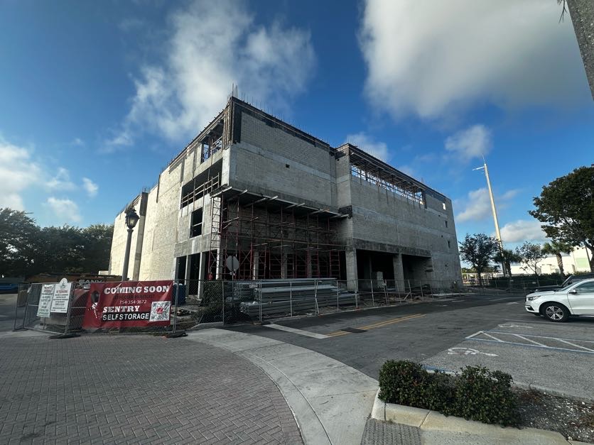 SentryMgmt's tweet photo. Big things are rising in Coconut Creek! 🏗️🌆

Check out the construction of our newest Sentry Self Storage facility—a massive, 5-story, state-of-the-art landmark in the making! Bringing premium storage excellence to the community. 🛡️✨

#SentrySelfStorage #CoconutCreekFL https://t.co/IQsEsAeVqP