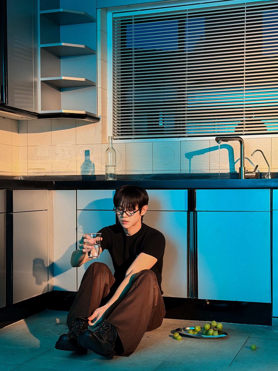 [📸] 양요섭(YANG YOSEOP) THE 3rd MINI ALBUM [Unloved Echo] 발매 기념 팬사인회 - 5

[Unloved Echo] 발매 기념 다섯 번째 팬사인회💛🪽
오늘도 시간내어 만개한 웃음을 선물해주신 여러분 고맙습니다🌹💡
모두 좋은 꿈 꾸시고 내일 만나요! 굿밤🌙

(두번은 당하지(?) 않는 재빠른 바지 숨김이