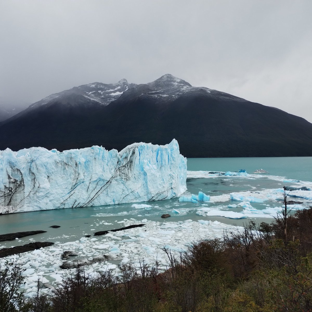 Encuentro con la Naturaleza, el valor bioético de la montañas y sus valles, de los campos de Hielo y los Glaciares, de los Lagos, Ríos, Arroyos. La naturaleza nos reclama cuidado, protección y remediación; sus recursos, limitados, son esenciales para la Vida. 📷 DPB 🇦🇷🏞️🏔️🌳