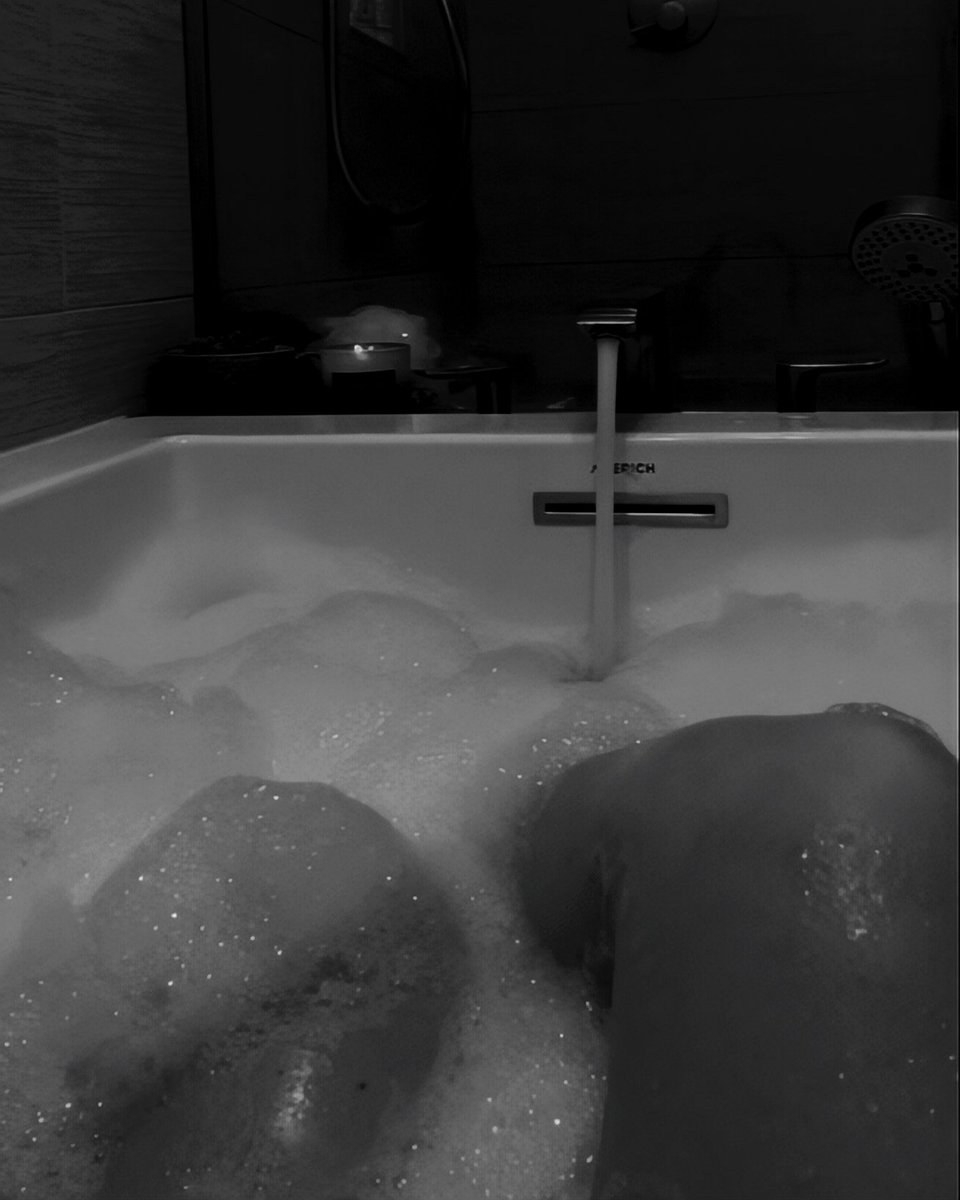 ㅤ

📍𝗙𝗮𝘁𝗺𝗮𝘄𝗮𝘁𝗶 𝗖𝗶𝘁𝘆 𝗖𝗲𝗻𝘁𝗲𝗿, 𝗝𝗮𝗸𝗮𝗿𝘁𝗮 𝗦𝗲𝗹𝗮𝘁𝗮𝗻
 ┃  𝖥𝖾𝖻 𝟤𝟪, 𝟤𝟢𝟤𝟨 • 𝟣𝟣.𝟢𝟨 𝖯𝖬

I know I need this warmth to finally fall asleep.

ㅤ