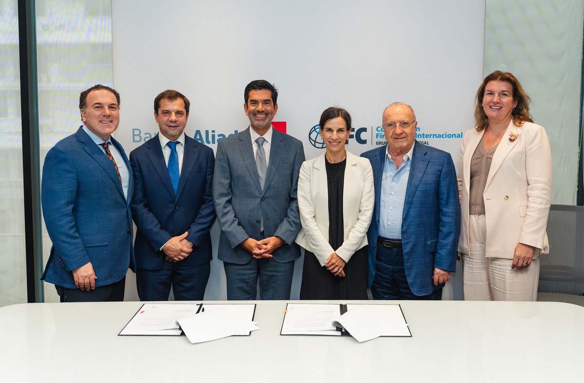 IFC_LAC's tweet photo. IFC y Banco Aliado anunciaron una alianza estratégica para impulsar el financiamiento del comercio en #Panamá 🇵🇦.
 
El acuerdo permitirá dinamizar el comercio exterior, apoyar a pymes y crear empleo en el país.
 
Conoce más ➡️ https://t.co/aparM1R4e5 https://t.co/8FRTvOOjnF