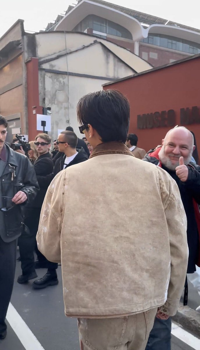 นี่แหละ หะริดพกอันดับที่ 40 ของโลกไปด้วย ได้มา 1 เยี่ยม

KENG NAMPING IN MFW26
#MOSCHINOXKENGNAMPING
#MOSCHINOFW26
#MOSCHINO
#MFW