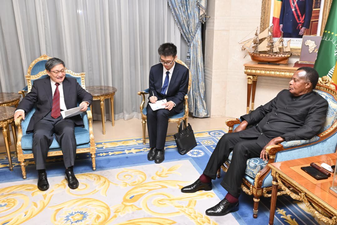 Le Président de la République, S.E.M <a href="/SassouNGuesso_/">Denis Sassou-N'Guesso - Officiel</a> , a eu une série de rencontres diplomatiques, ce vendredi 27 février à sa résidence du plateau. Le Chef de l’État a, tour à tour, reçu Son Altesse Sheikh Shakhboot Al Nahyan, Ministre d’État émirati aux Affaires étrangères,