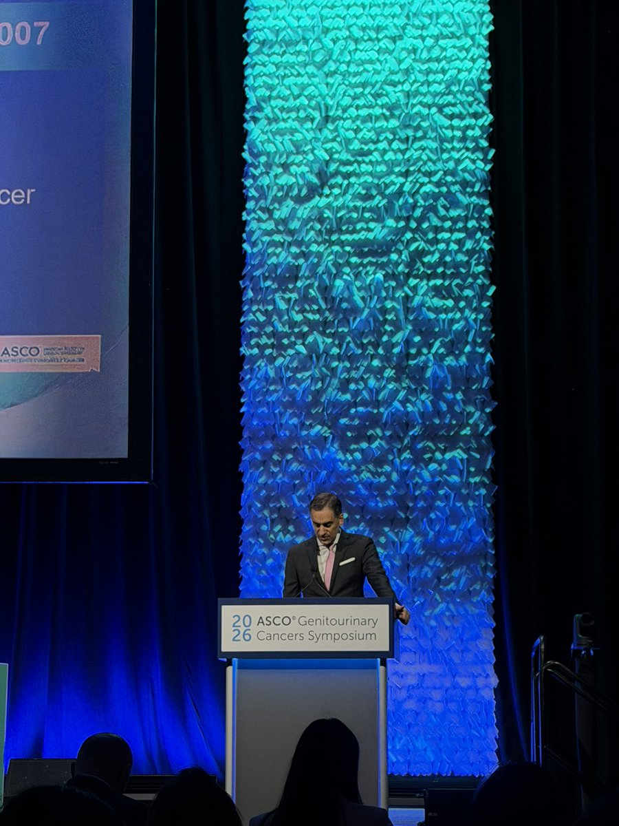 DrChoueiri's tweet photo. Welcome kick-off by #JoseKaram: packed bladder session ahead on day 2 of @ASCO #GU26
 #GU26 #BladderCancer
@OncoAlert @OncBrothers @DanaFarber_GU https://t.co/52scQe57Q3