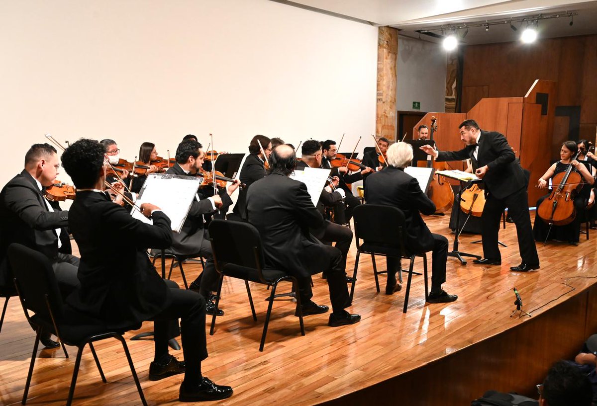 OCBA_MX's tweet photo. El #Programa3 de la #PrimeraTemporada2026 cautivó al público en la #SalaPonce de la @PalacioOficial la noche pasada.
Acompáñanos a la repetición este domingo, al mediodía, en el @ConservatorioMX.
¡Entrada libre! https://t.co/9OvcCnD78G
