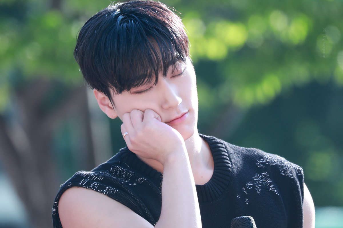 230617 음중 미팬
#최산 #SAN 

자연광 스케가 그리움,,