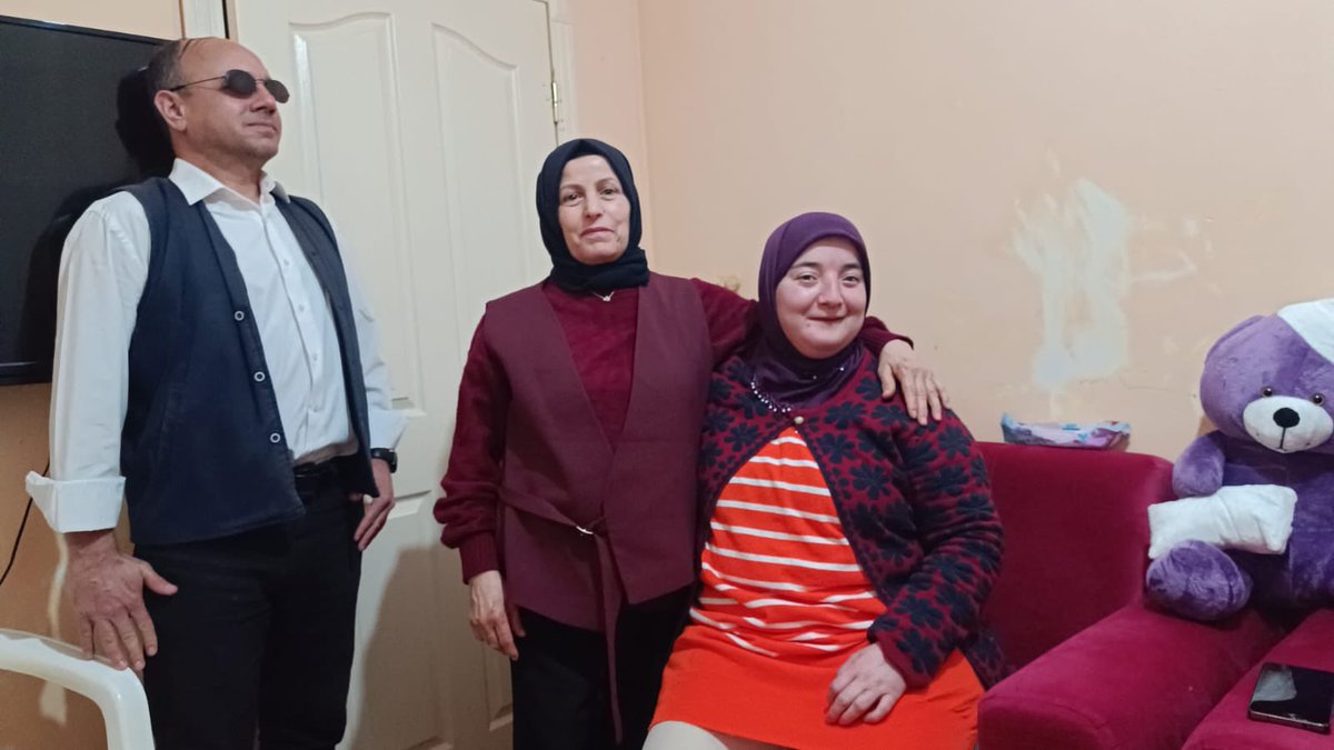 📍 Karakaya Mahallesi
Kadın Kolları Yönetim Kurulu Üyemiz Sn. Pembe Denizhan’ın katılımıyla kıymetli ailelerimizin gönül kapılarını çaldık.

<a href="/RTErdogan/">Recep Tayyip Erdoğan</a> 
<a href="/tugbaisikercan/">Tuğba IŞIK ERCAN</a> 
<a href="/hakanhanozcan/">Hakan Han ÖZCAN 🇹🇷</a> 
<a href="/akgul_aysel/">Aysel Koçak Akgül</a> 
<a href="/omerfarukislam/">Ömer Faruk İSLAM</a> 
<a href="/mervebiberoglu/">Av. Arb. Merve Biberoğlu Erdoğan</a> 
<a href="/AkKeciorenResmi/">AK Parti Keçiören</a>