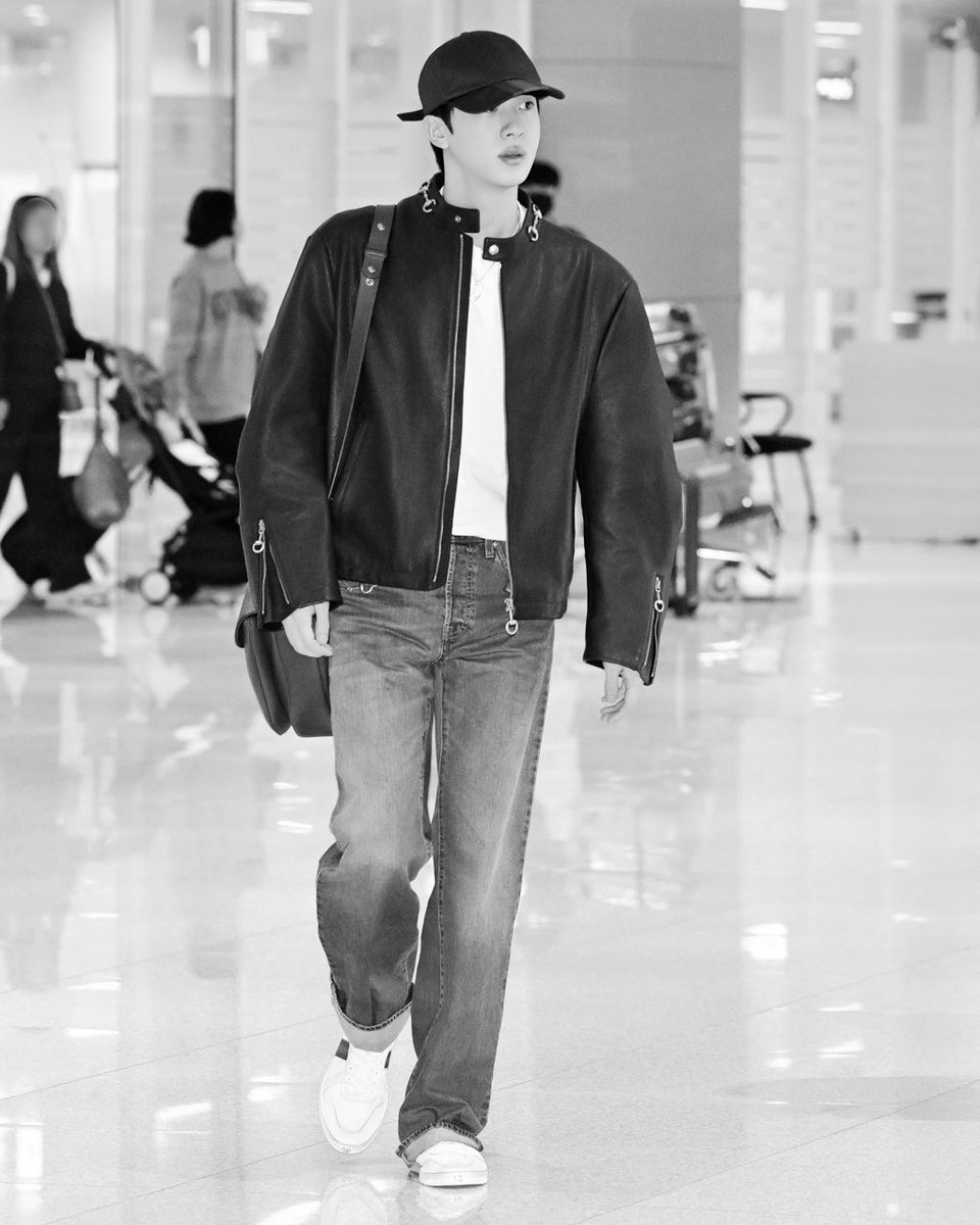 seokjin.bw ⁷ 🐹👨‍🚀ECHO ERA (@btsjin_bw) on Twitter photo 